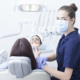 Mujer dentista Axis Dental
